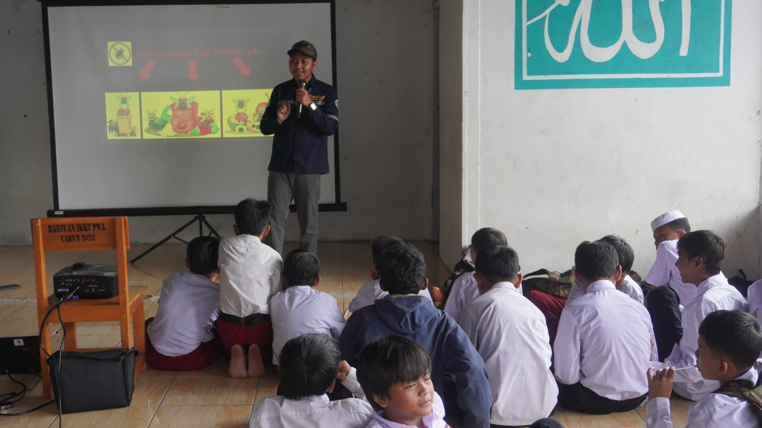 Sosialisasi Bahaya Hama oleh Insekta di Sekolah Master Indonesia